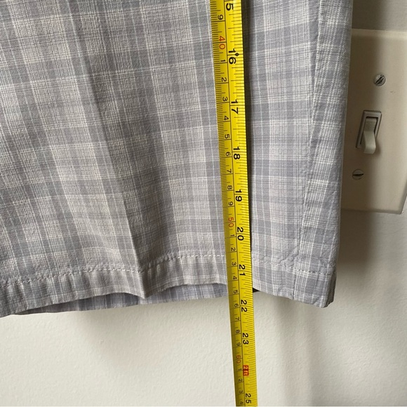 Calvin Klein Light Gray Checkered Golf Men's Shorts - Picture 4 of 6